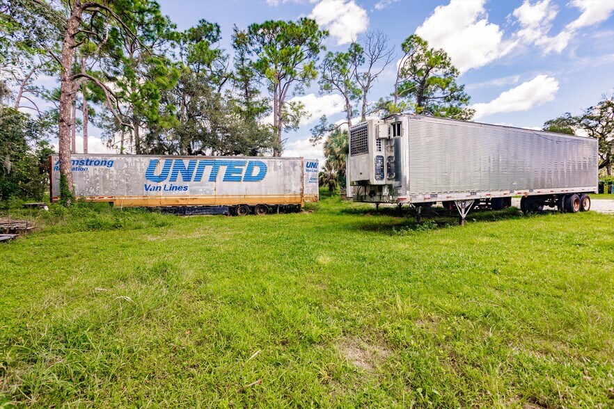 More Photos Of 19431 Palm Beach Blvd, Alva Flex For Lease