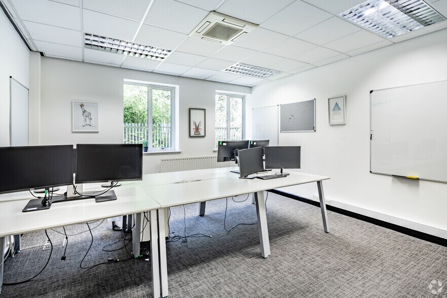 More Photos Of 170 Elland Rd, Leeds Coworking Space