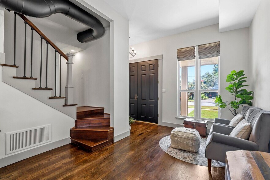 More Photos Of 115 N 1st St, Midlothian Storefront Retail Office For Sale