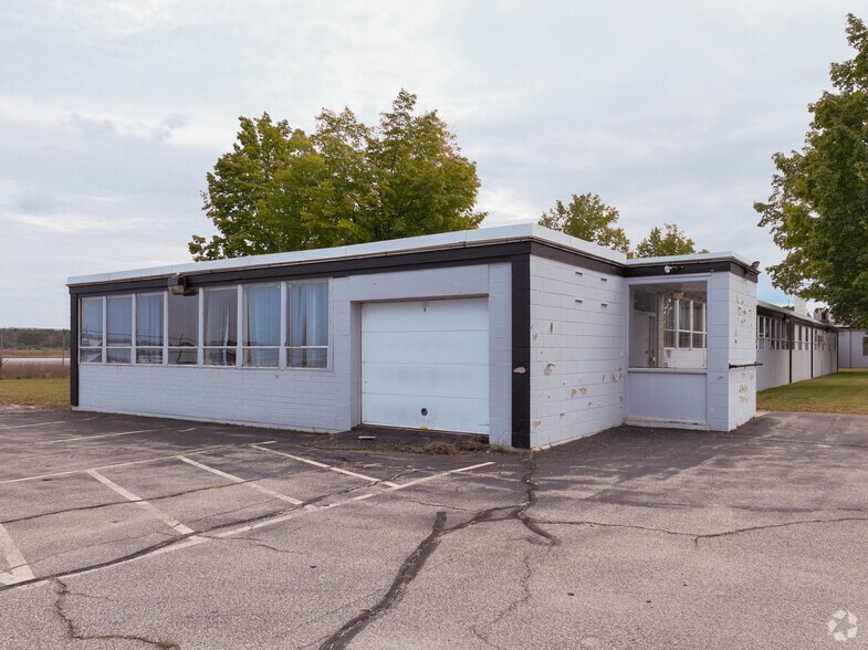 More Photos Of 99 Airport Rd, Concord Manufacturing For Sale