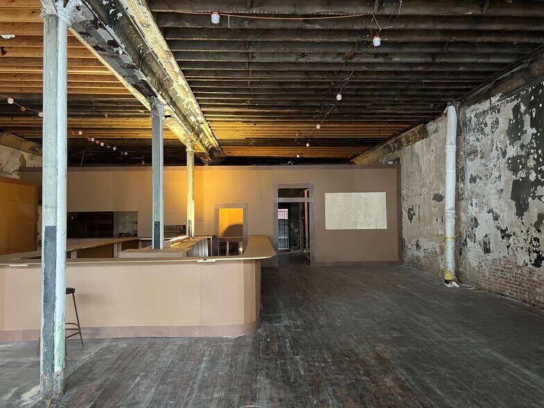 More Photos Of 933-935 Broadway Blvd, Kansas City Storefront Retail Residential For Lease