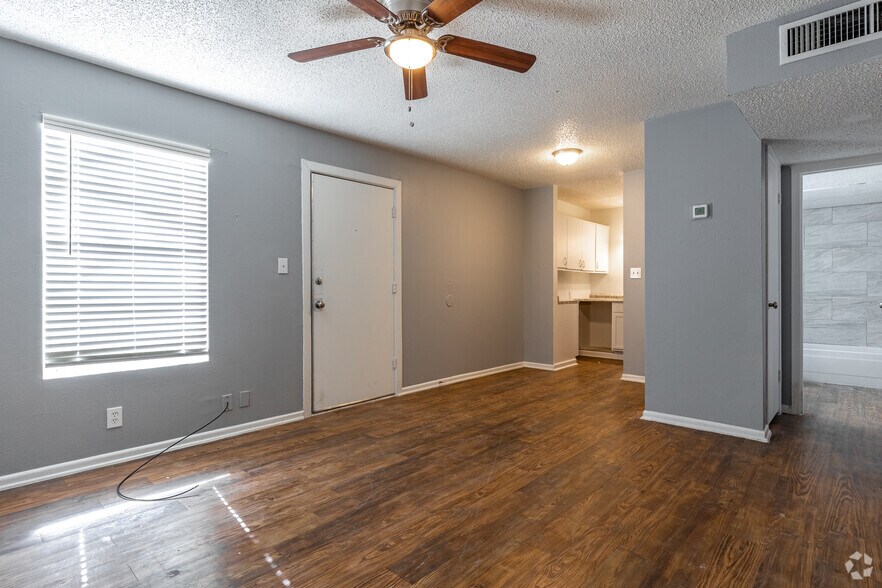 More Photos Of 222 N Dixie Blvd, Odessa Apartments For Sale