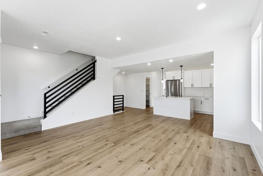 More Photos Of 132-144 E Chambord Ct, Sandy Apartments For Sale