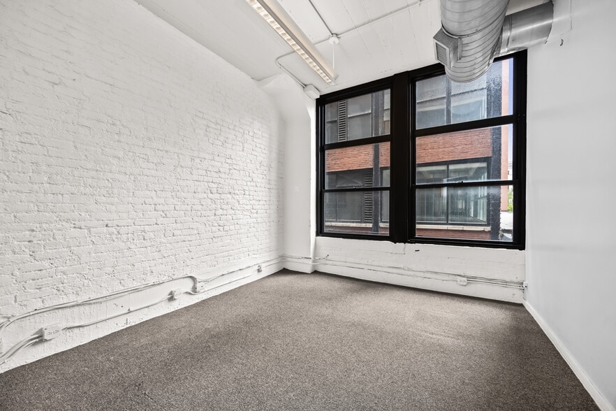 More Photos Of 222 W Ontario St, Chicago Loft Creative Space For Lease