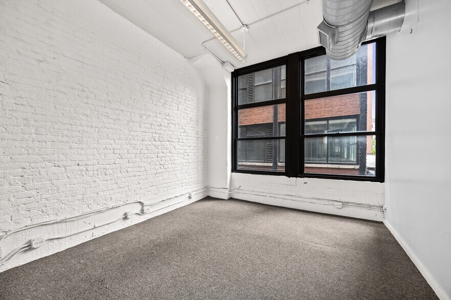 More Photos Of 222 W Ontario St, Chicago Loft Creative Space For Sale