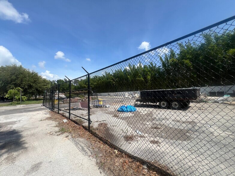 More Photos Of 7704 W Hillsborough Ave, Tampa Warehouse For Lease