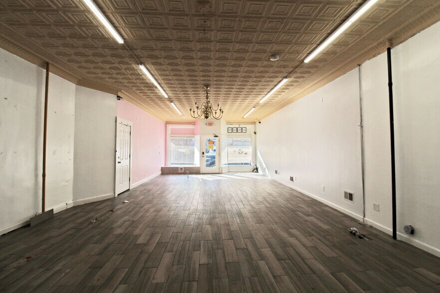 More Photos Of 308-312 S Main St, Wharton General Retail For Lease