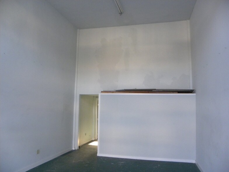 More Photos Of 1101-1119 S La Brea Ave, Los Angeles Freestanding For Lease