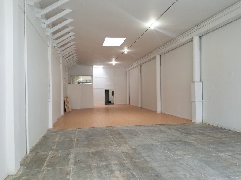 Primary Photo Of 629 S Pacific Ave, San Pedro Storefront For Sale