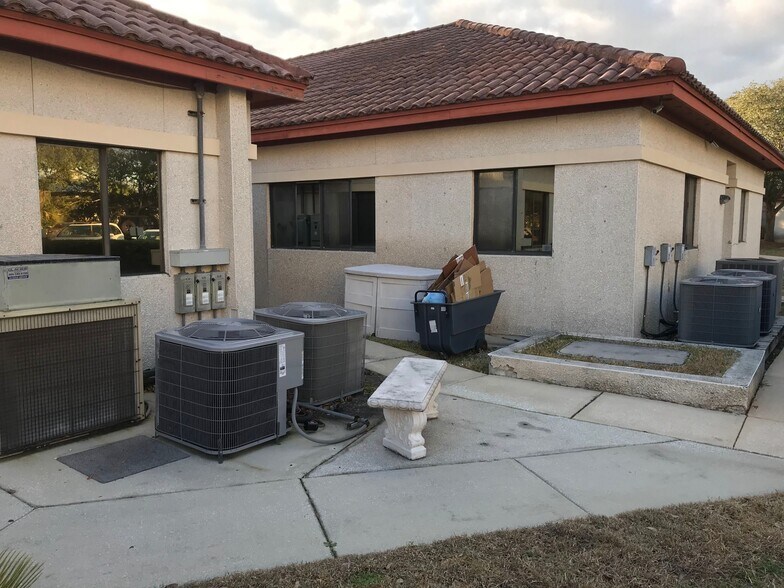 More Photos Of 212-216 Southpark Cir, Saint Augustine Medical For Lease