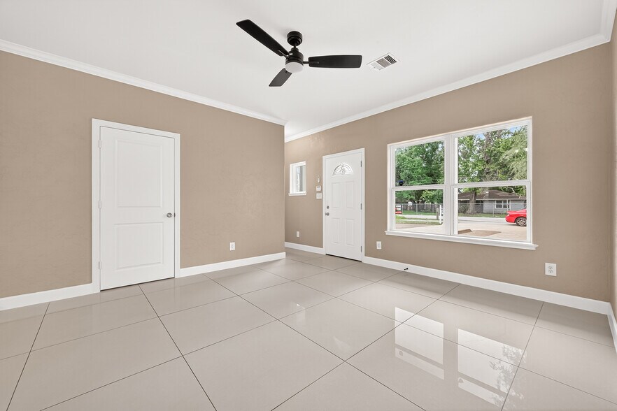More Photos Of 14134 Packard St, Houston Specialty For Sale
