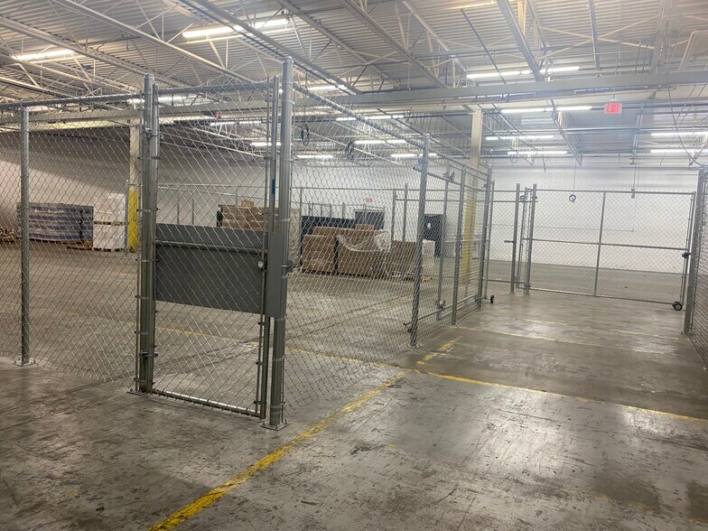 More Photos Of 179 Merrimon Ave, Weaverville Warehouse For Lease