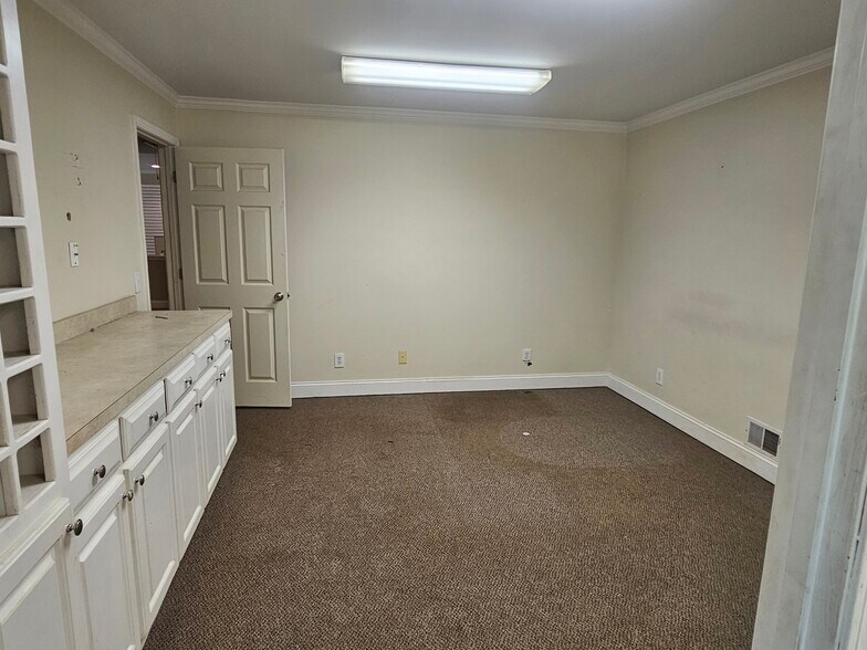 More Photos Of 301 Ramblin Rd, West Columbia Office For Sale