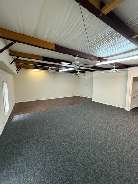 More Photos Of 8 Irongate Dr, Waldorf Warehouse For Lease