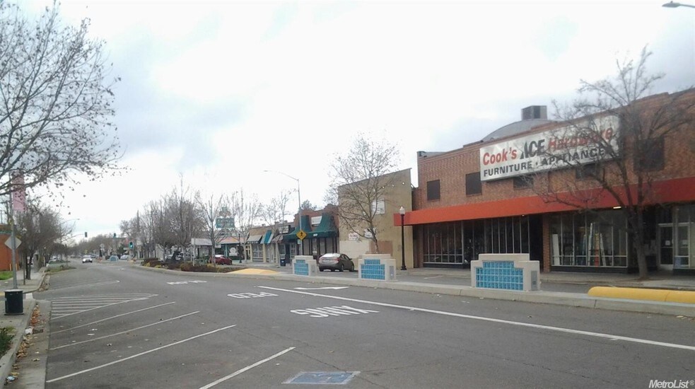 More Photos Of 2109 Del Paso Blvd, Sacramento Public Library For Lease