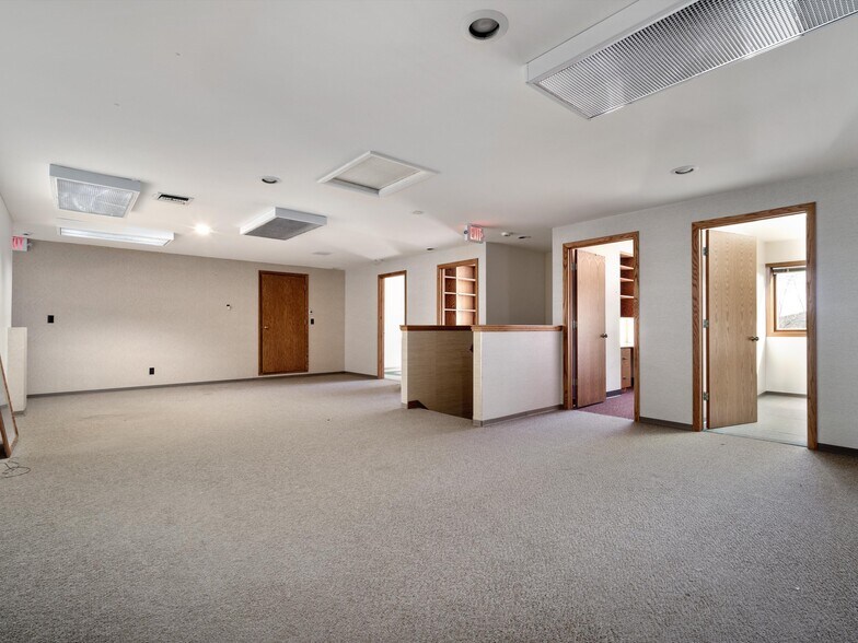 More Photos Of 601 Buffalo St, Manitowoc Medical For Lease