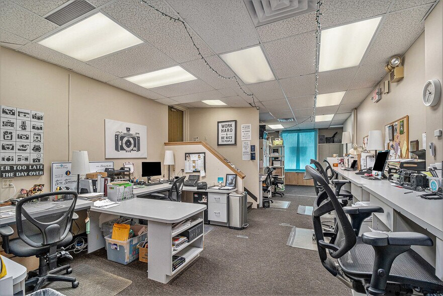 More Photos Of 33431 Grand River Ave, Farmington General Retail For Sale