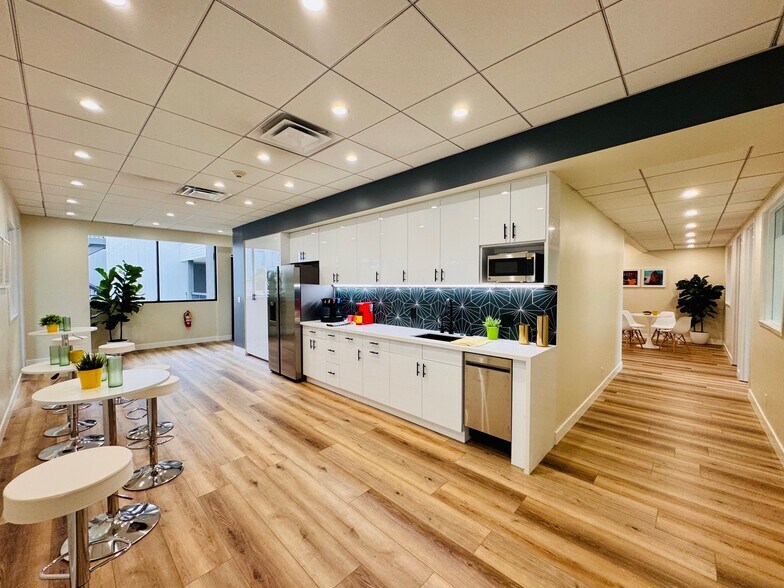 More Photos Of 11965 Venice Blvd, Los Angeles Loft Creative Space For Lease