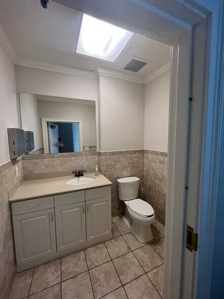 More Photos Of 12 Sammy McGhee Blvd, Jasper Medical For Sale