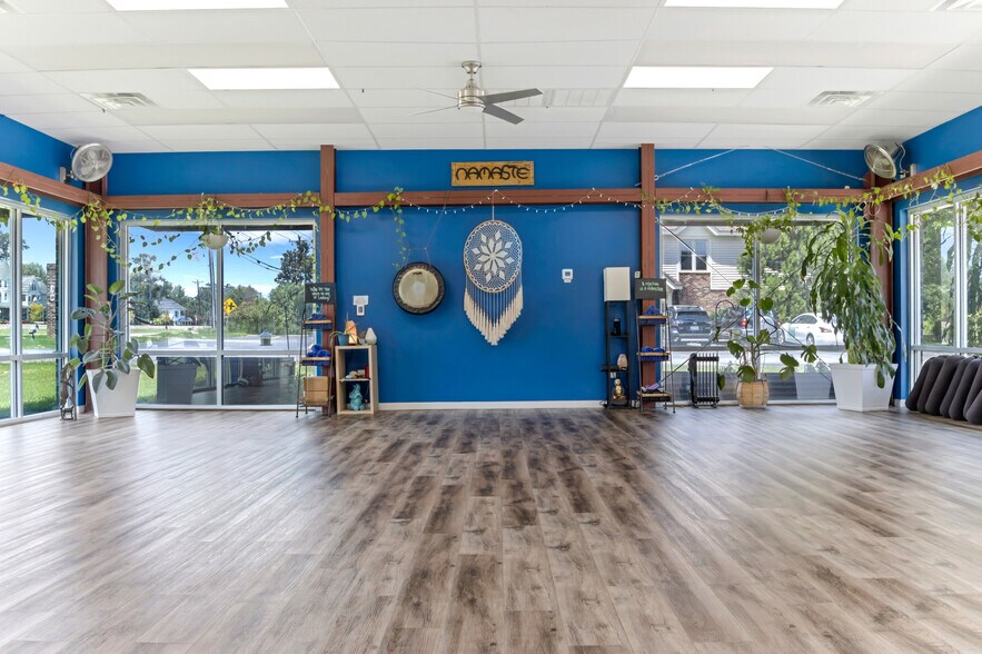 More Photos Of 414 W Fernwood Dr, Simpsonville General Retail For Sale