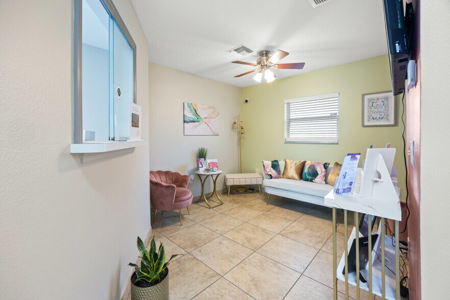 More Photos Of 2200 S Bay St, Eustis Office For Sale