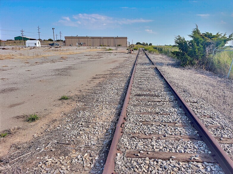 More Photos Of 1717 S 28th St, Clinton Distribution For Lease