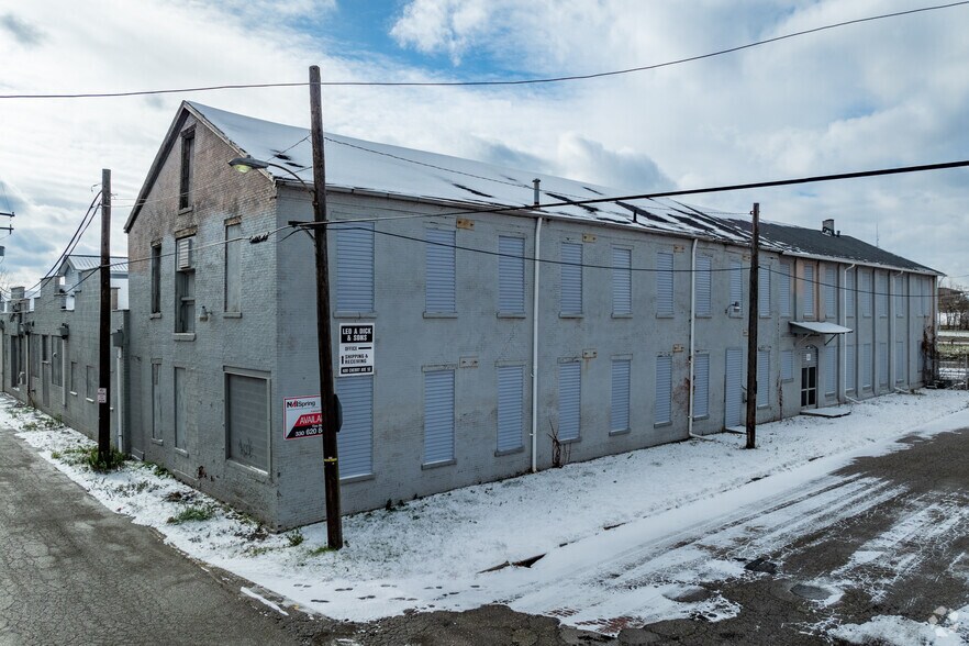 More Photos Of 400 Cherry Ave SE, Canton Manufacturing For Lease