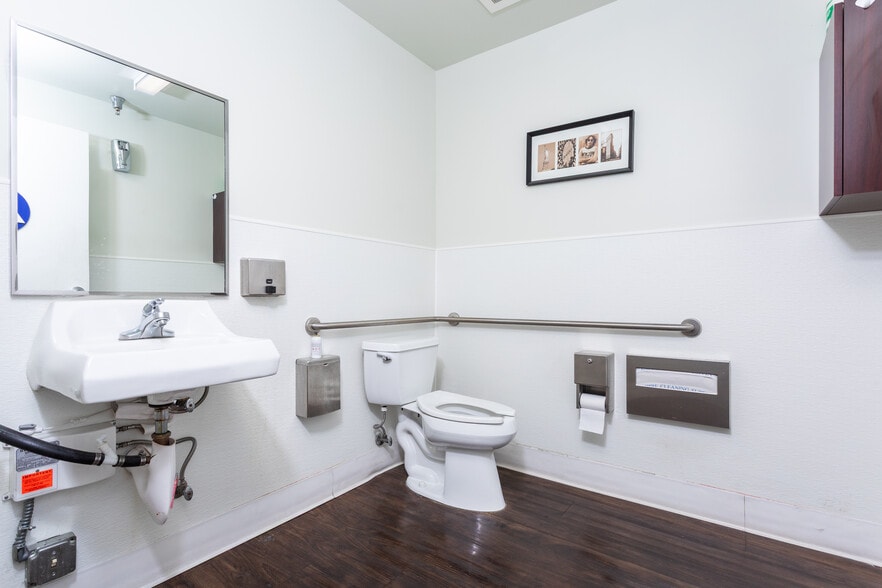 More Photos Of 15840 W Monte St, Sylmar Warehouse For Sale