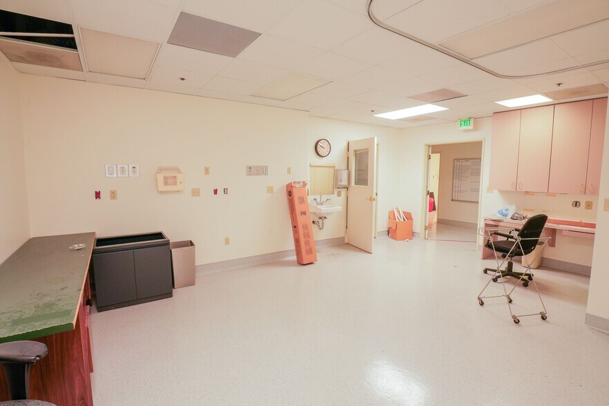 More Photos Of 999 N Tustin Ave, Santa Ana Medical For Sale