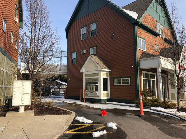 More Photos Of 711 Front St, Woonsocket Fast Food For Lease