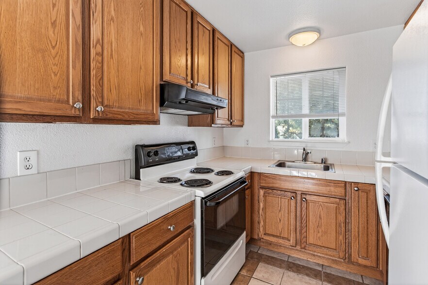 More Photos Of 928-930 Ravenscourt Ave, Campbell Apartments For Sale