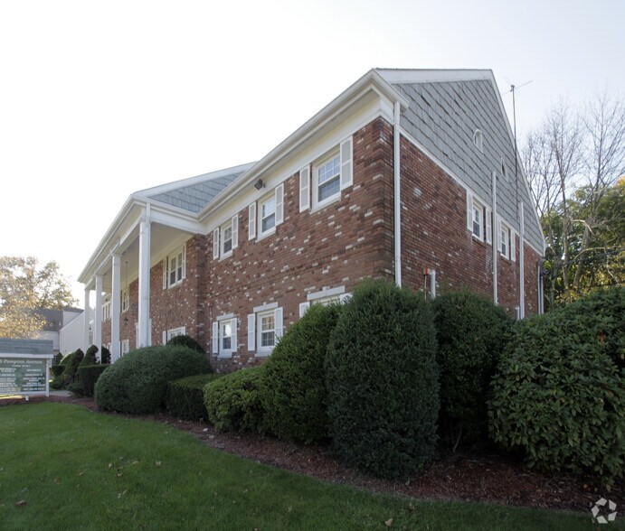 More Photos Of 6 Pompton Ave, Cedar Grove Medical For Lease