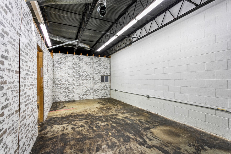 More Photos Of 504 Houston St, Greensboro Warehouse For Lease