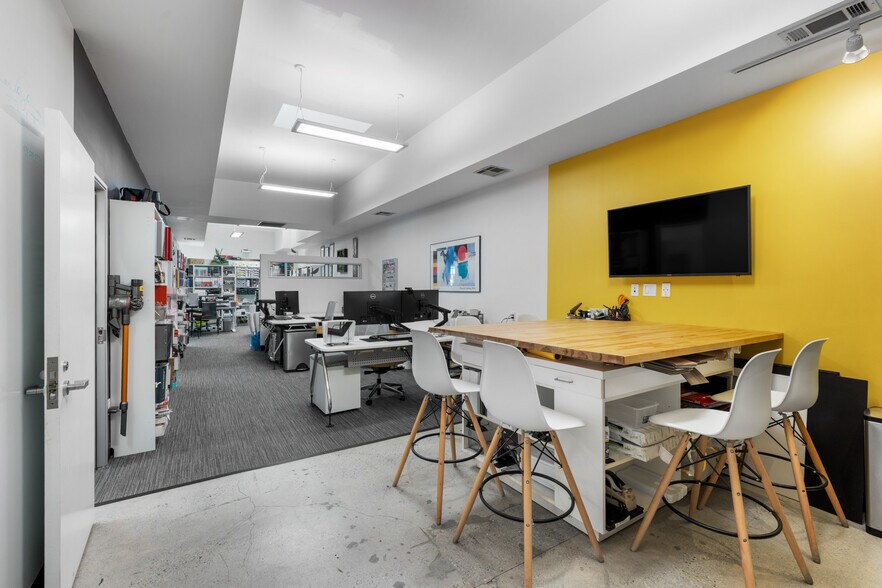 More Photos Of 10215 Santa Monica Blvd, Los Angeles Office For Sale