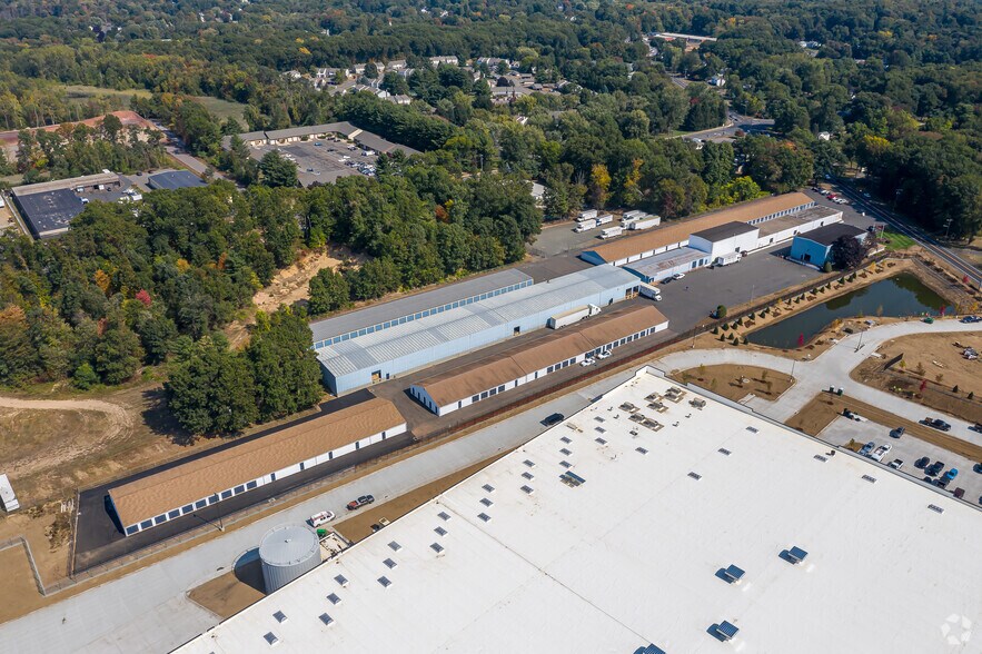 More Photos Of 410-428 Ellington Rd, South Windsor Self Storage For Lease