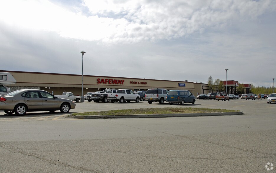 More Photos Of 301 N Santa Claus Ln, North Pole Unknown For Lease