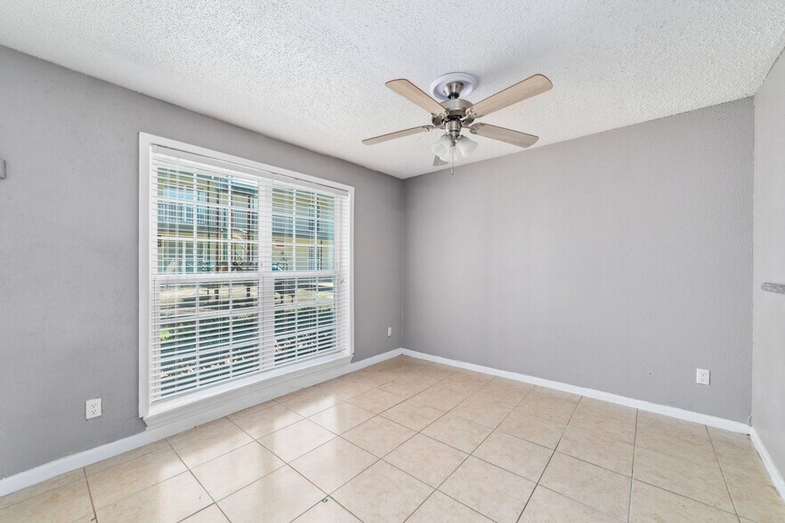 More Photos Of 8330 Carvel Ln, Houston Apartments For Sale