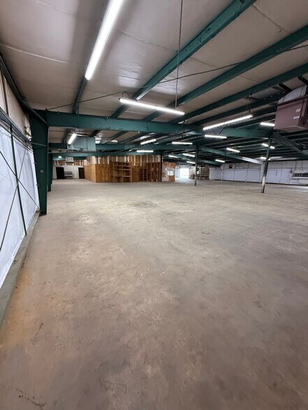 More Photos Of 4068 Hatcher Cir, Memphis Warehouse For Lease