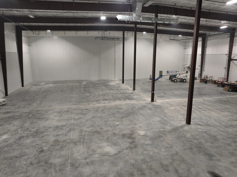 More Photos Of 2300 Raney, Effingham Warehouse For Lease