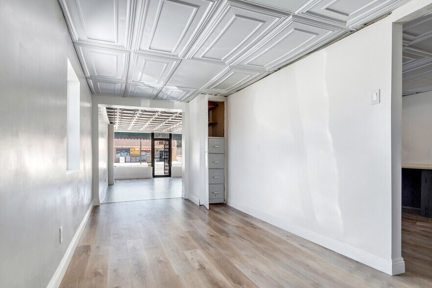 More Photos Of 163 E 6th St, Beaumont Storefront For Sale