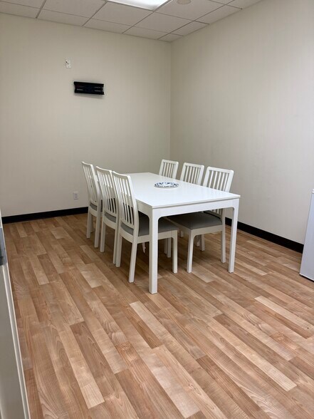 More Photos Of 16430-16438 Vanowen St, Van Nuys Medical For Lease