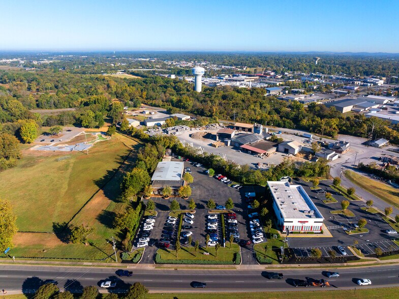 More Photos Of 806 Old Fort Pky, Murfreesboro Flex For Sale