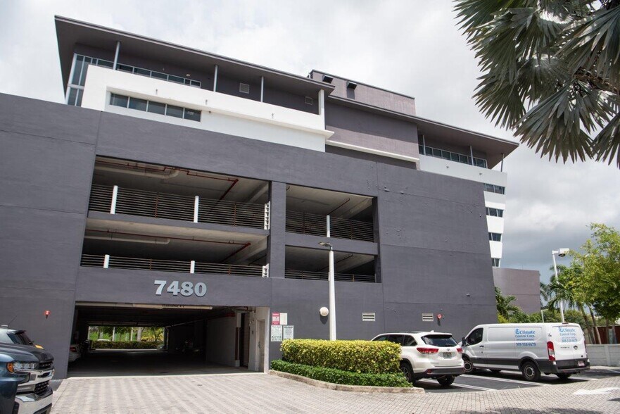More Photos Of 7480 Bird Rd, Miami Office Residential For Lease