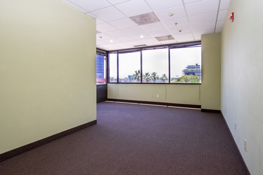 More Photos Of 202 E Earll Dr, Phoenix Medical For Sale