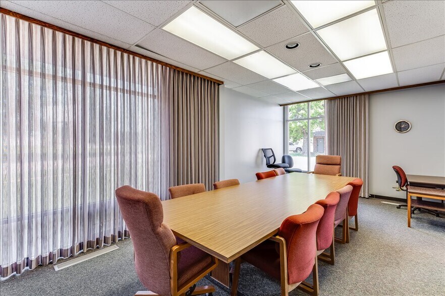 More Photos Of 116 S Lincoln St, Arlington Office For Sale