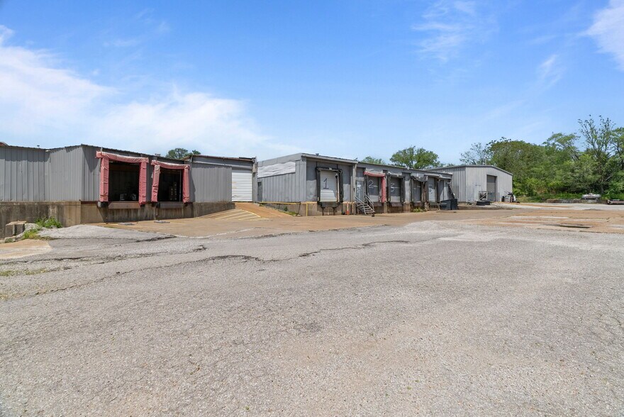More Photos Of 8122 Reilly Ave, Saint Louis Manufacturing For Sale
