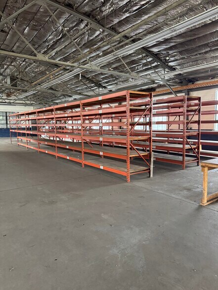 More Photos Of 717 N 2nd St, Vincennes Warehouse For Lease