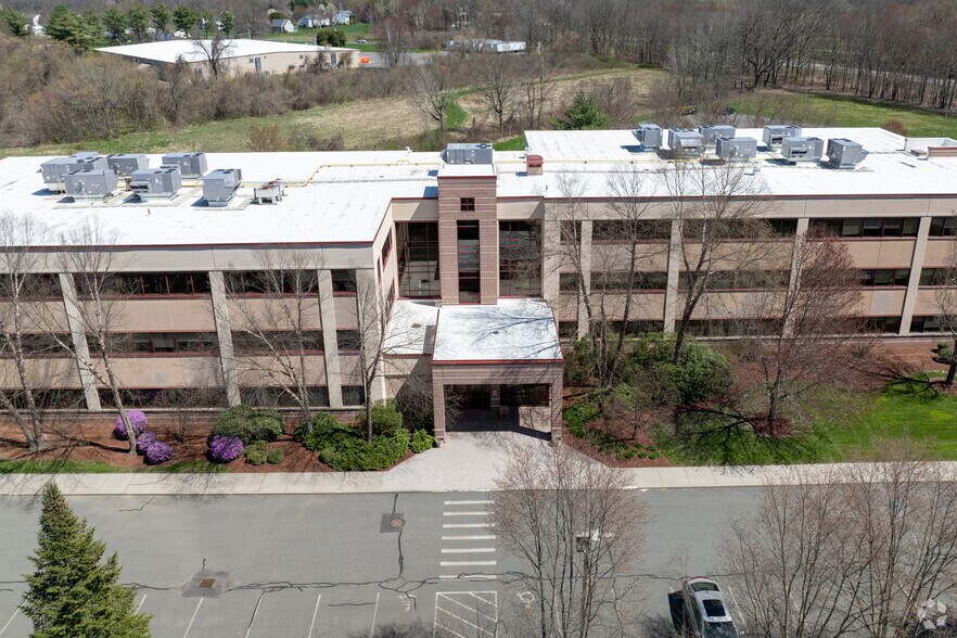 More Photos Of 16 Yankee Candle Way, South Deerfield Medical For Lease