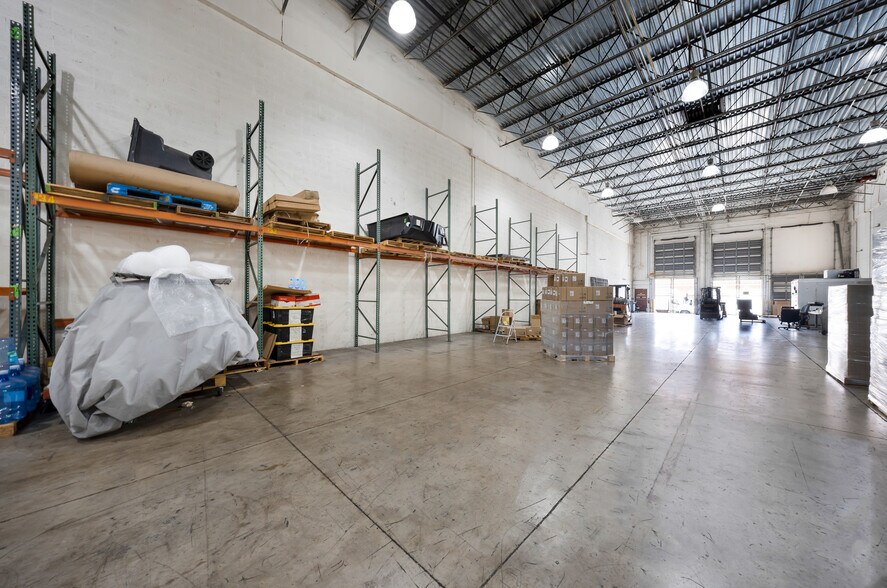 More Photos Of 3301-3389 NW 97th Ave, Miami Warehouse For Lease