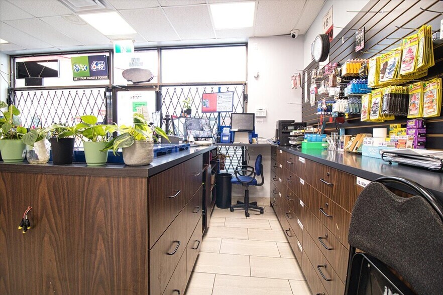 More Photos Of 410 Queen St, Chatham Service Station For Sale